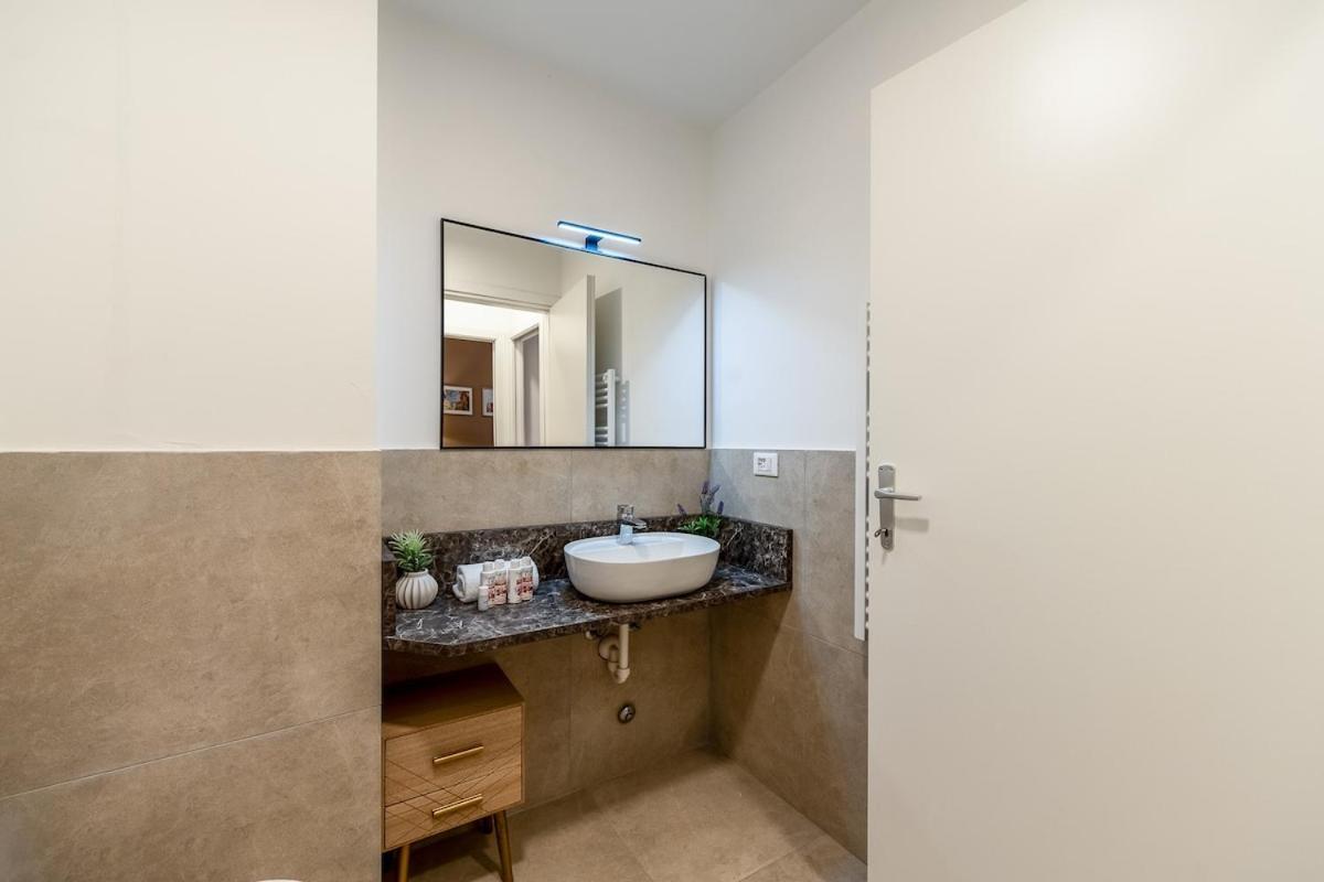 Authentic Private Flat 2 Min From Navigli Apartamento Milão Exterior foto