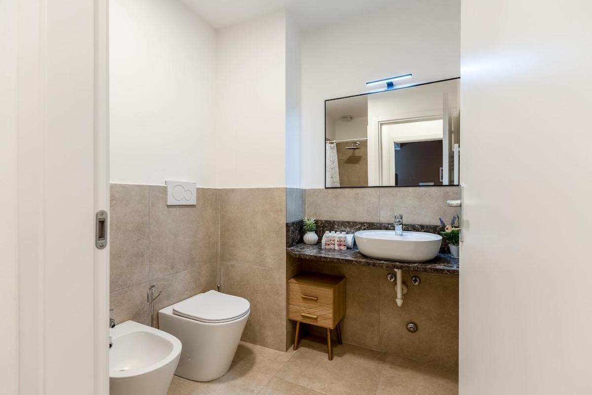 Authentic Private Flat 2 Min From Navigli Apartamento Milão Exterior foto