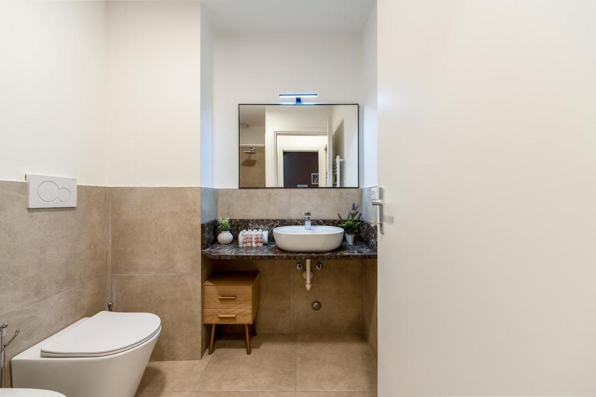 Authentic Private Flat 2 Min From Navigli Apartamento Milão Exterior foto
